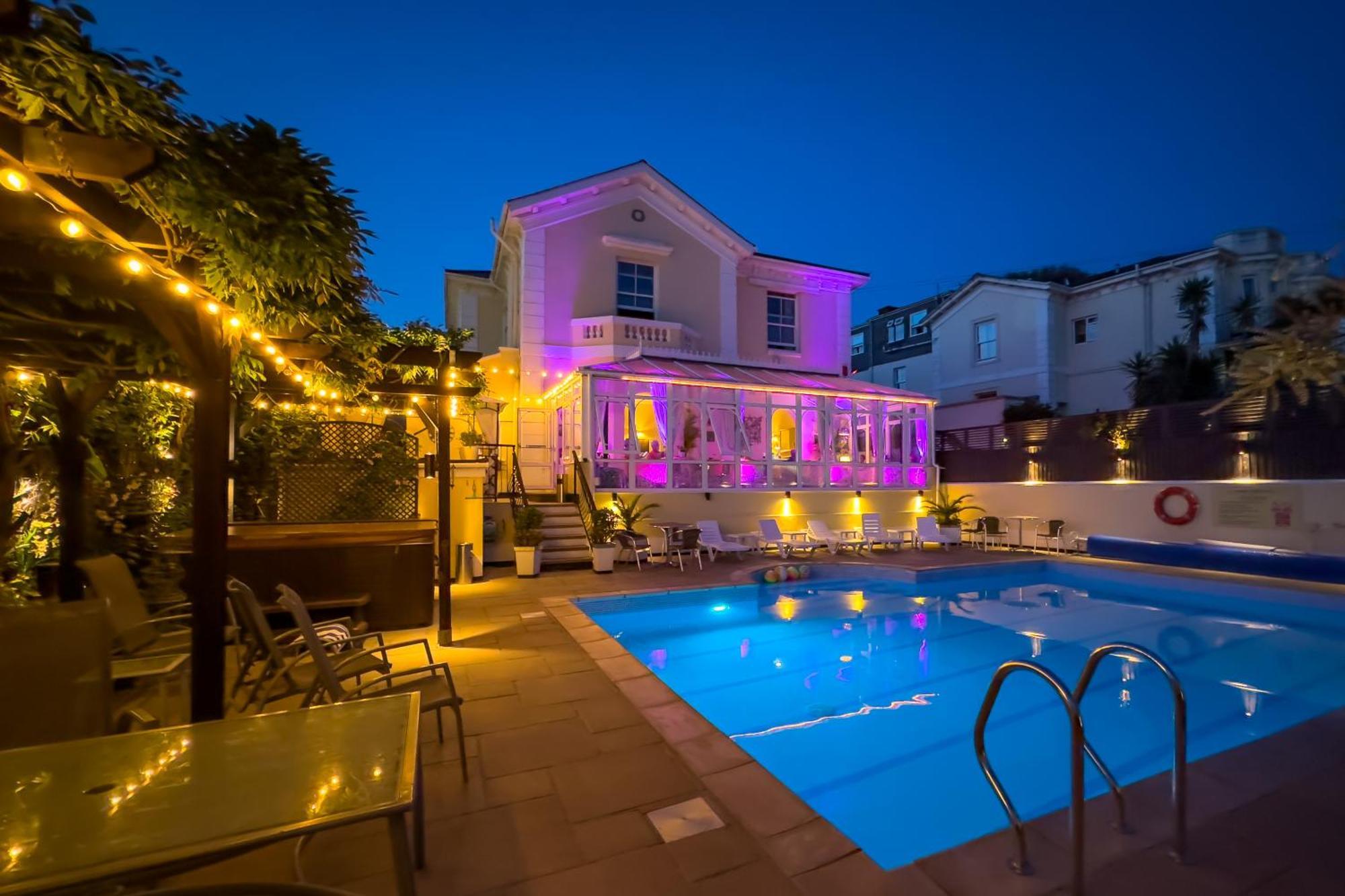 טורקוואי Riviera Lodge Hotel מראה חיצוני תמונה